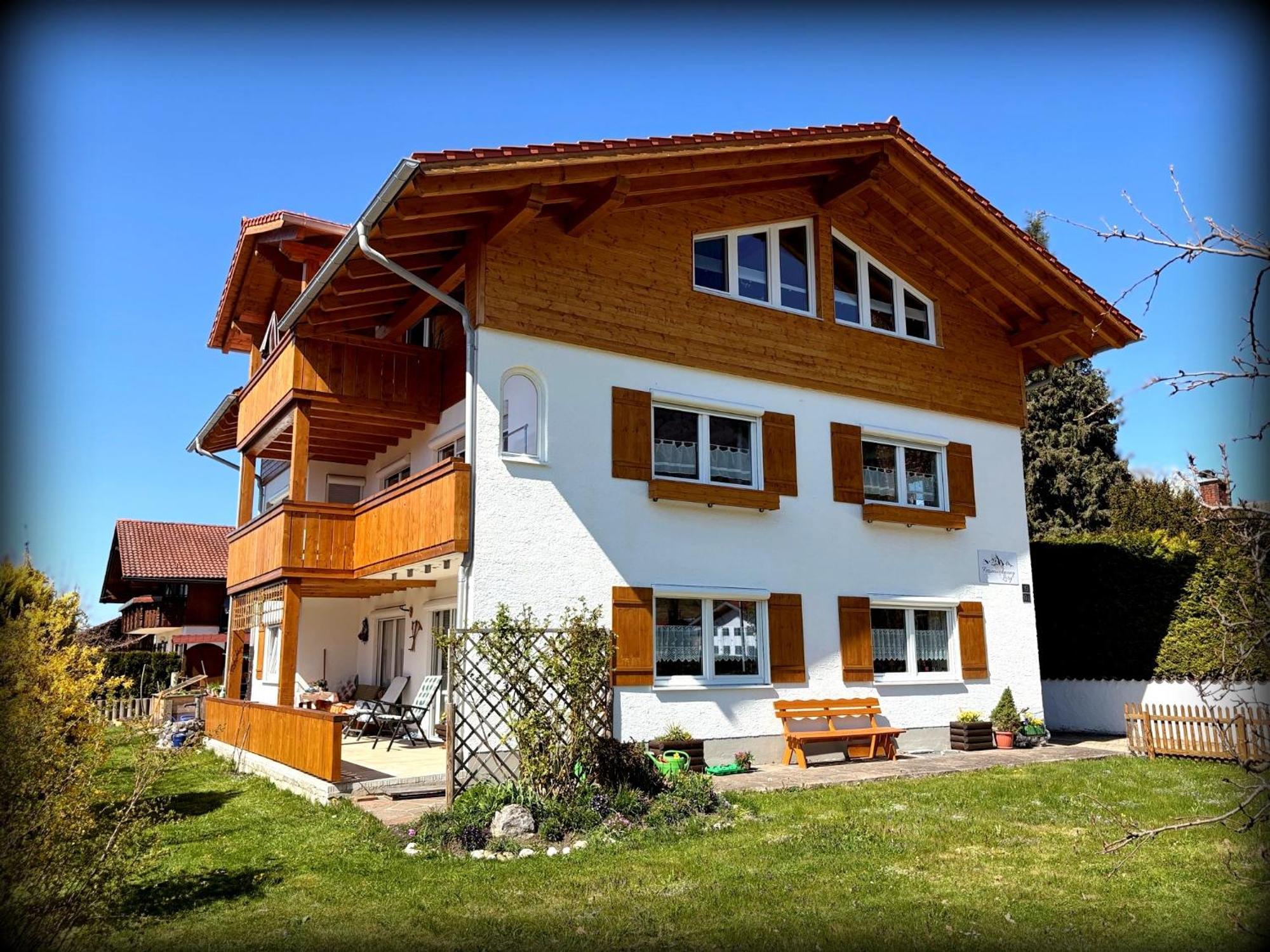 2023 NEU erbaute Ferienwohnung Lory mit Schlossblick in ruhiger Lage Halblech Exterior foto